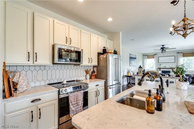 7253 Edison Street NE, Hartville, OH 44632