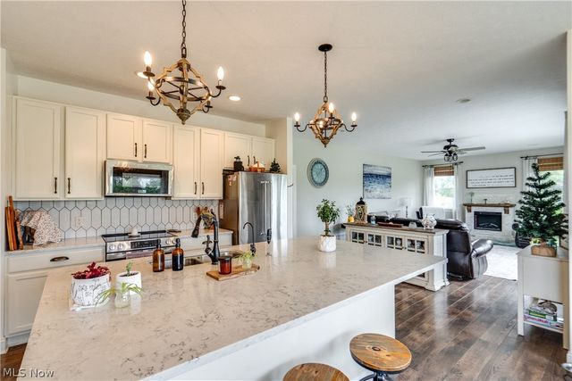7253 Edison Street NE, Hartville, OH 44632