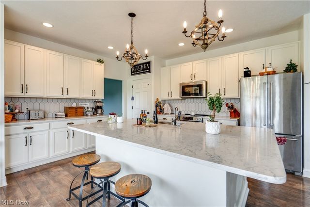 7253 Edison Street NE, Hartville, OH 44632