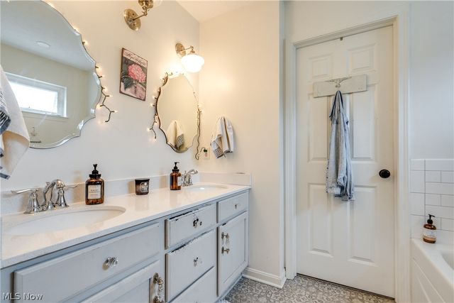 7253 Edison Street NE, Hartville, OH 44632