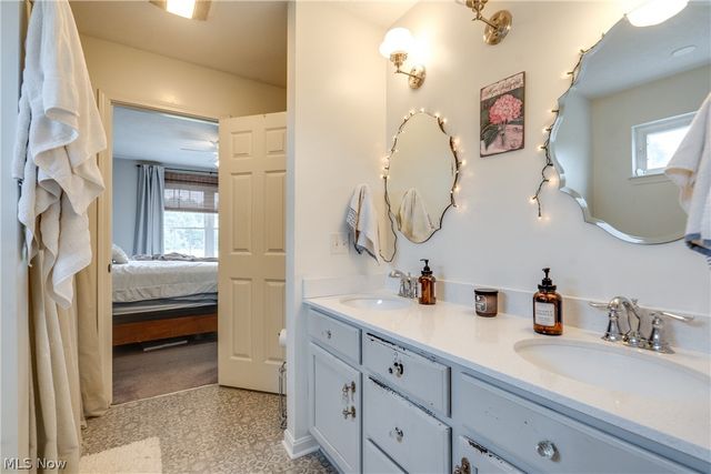 7253 Edison Street NE, Hartville, OH 44632