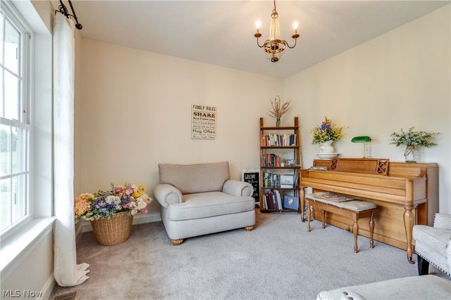 7253 Edison Street NE, Hartville, OH 44632
