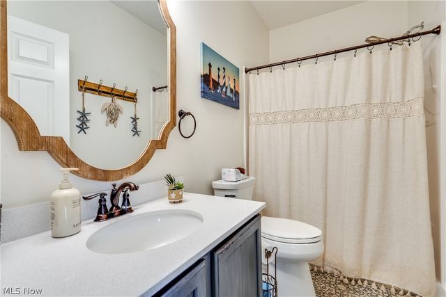 7253 Edison Street NE, Hartville, OH 44632