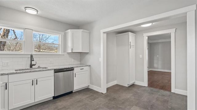 9305 E 16th Street, Independence, MO 64052