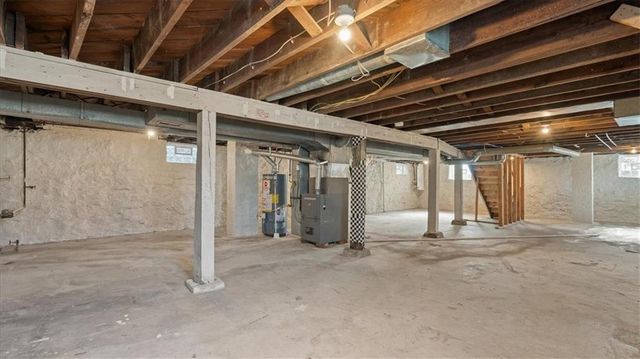 9305 E 16th Street, Independence, MO 64052