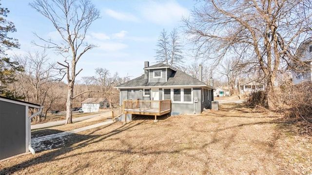 9305 E 16th Street, Independence, MO 64052