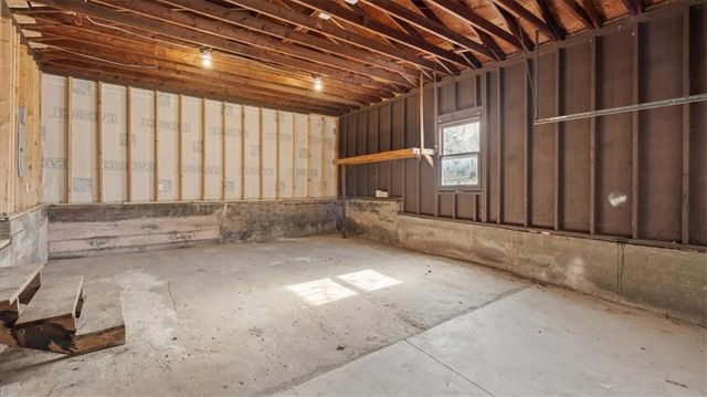 9305 E 16th Street, Independence, MO 64052