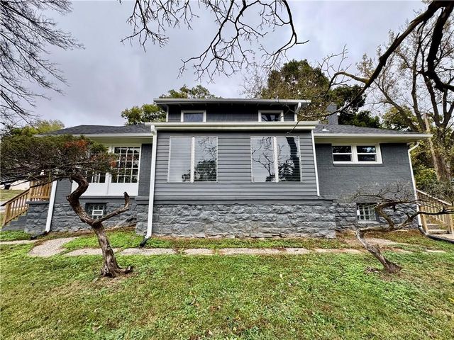 9305 E 16th Street, Independence, MO 64052