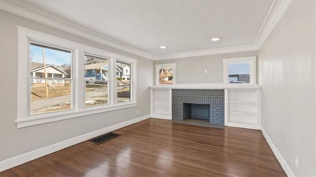 9305 E 16th Street, Independence, MO 64052