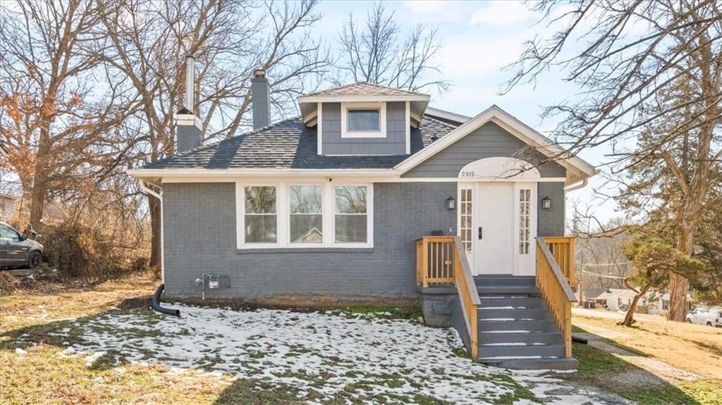 9305 E 16th Street, Independence, MO 64052