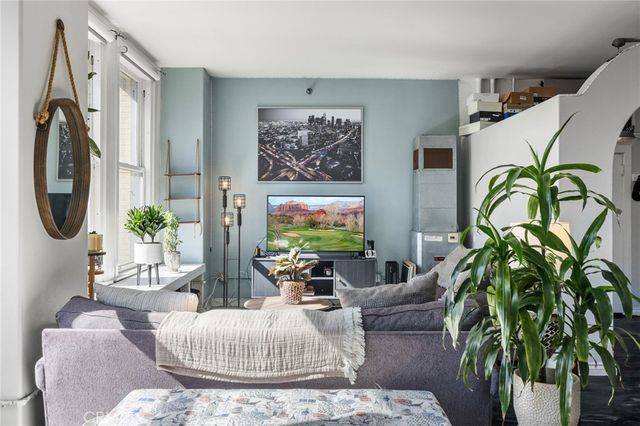215 W 7th Street 1008, Los Angeles, CA 90014