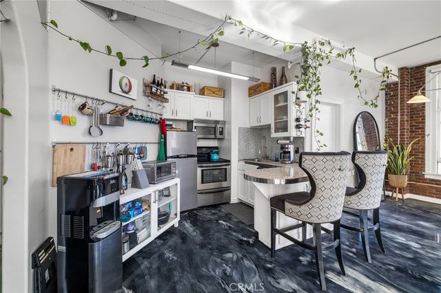 215 W 7th Street 1008, Los Angeles, CA 90014