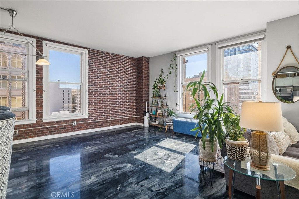 215 W 7th Street 1008, Los Angeles, CA 90014