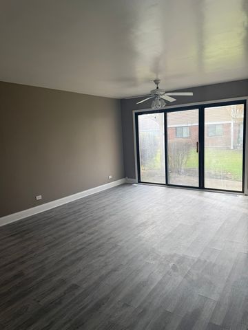 292 Middlebury Court D1, Schaumburg, IL 60193