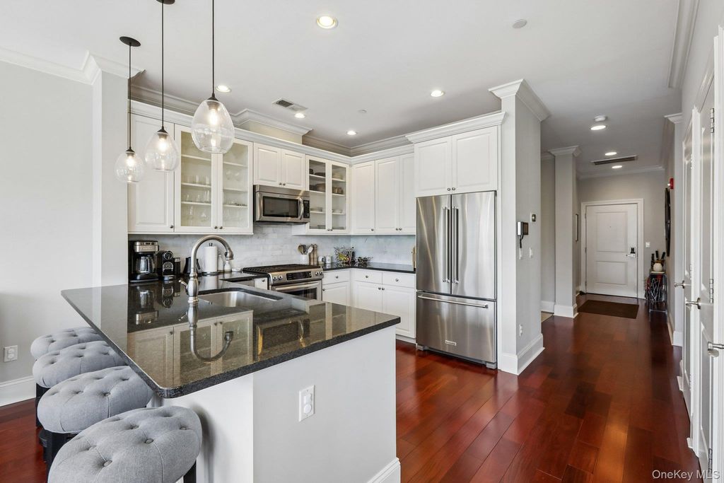16 Rivers Edge Drive 310, Tarrytown, NY 10591 — photo 4
