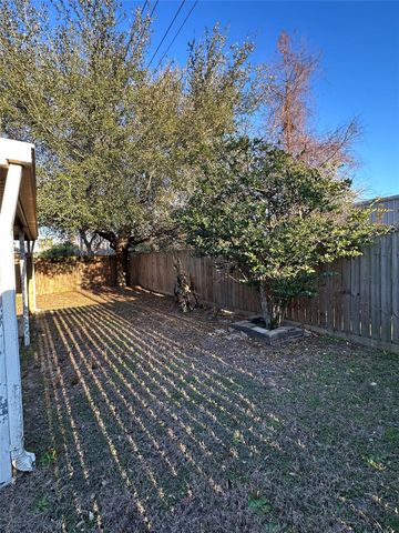 2882 Sun River Lane, Dickinson, TX 77539