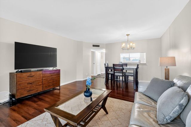 3661 Via Poinciana 410, Lake Worth, FL 33467