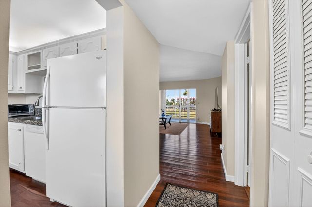 3661 Via Poinciana 410, Lake Worth, FL 33467