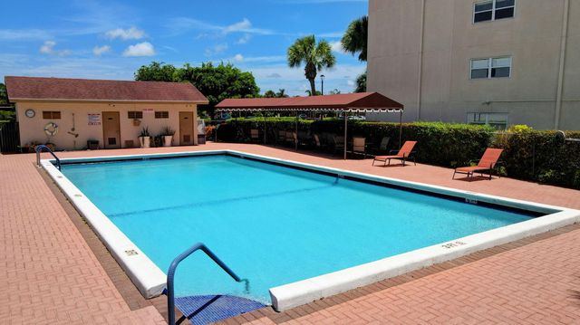3661 Via Poinciana 410, Lake Worth, FL 33467