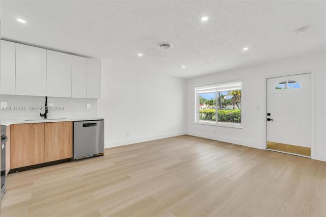 1611 NE 50th Ct 1, Fort Lauderdale, FL 33334