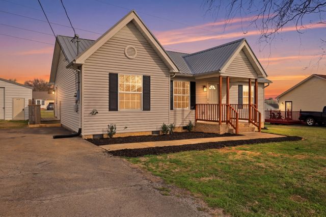 1612 Baucom Dr, Columbia, TN 38401