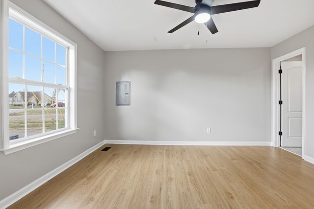 1612 Baucom Dr, Columbia, TN 38401