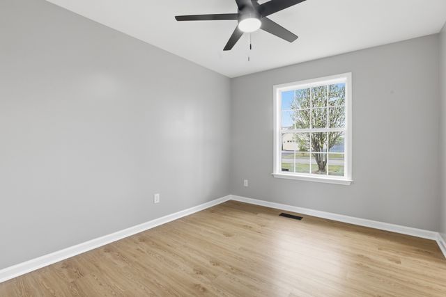 1612 Baucom Dr, Columbia, TN 38401