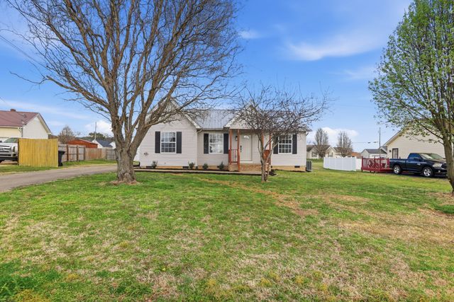 1612 Baucom Dr, Columbia, TN 38401