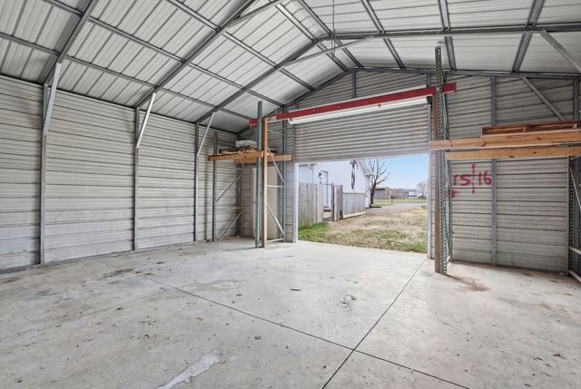 1612 Baucom Dr, Columbia, TN 38401