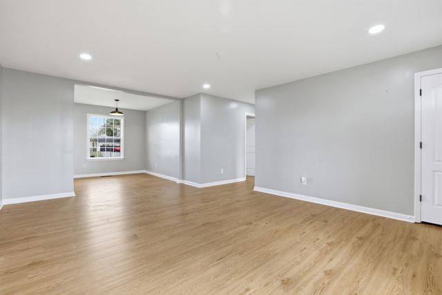 1612 Baucom Dr, Columbia, TN 38401