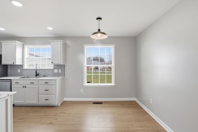 1612 Baucom Dr, Columbia, TN 38401