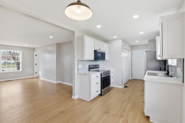 1612 Baucom Dr, Columbia, TN 38401