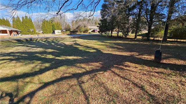 325 Stewart Road, Winston-salem, NC 27107