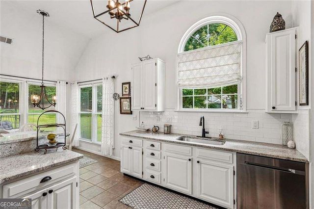 162 St Martin Drive, Suwanee, GA 30024
