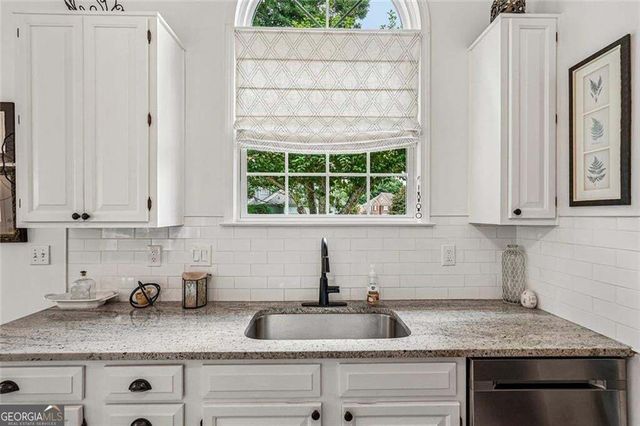 162 St Martin Drive, Suwanee, GA 30024