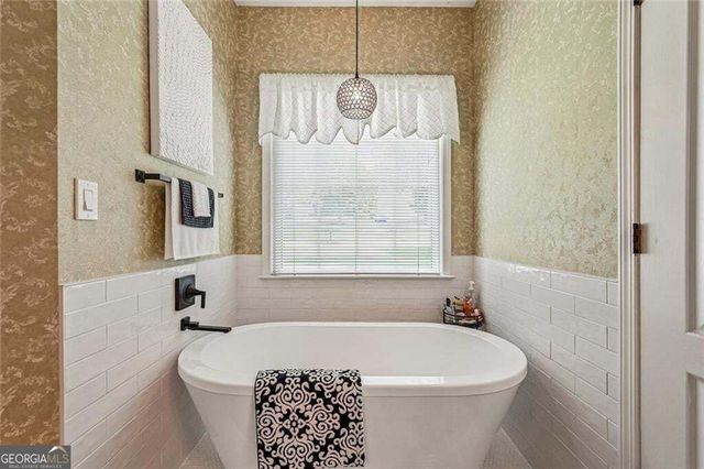162 St Martin Drive, Suwanee, GA 30024