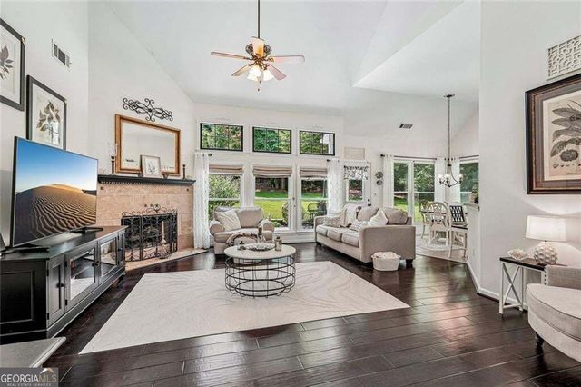 162 St Martin Drive, Suwanee, GA 30024