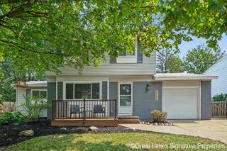 8282 Courtland Drive Ne, Cannon Twp, MI 49341