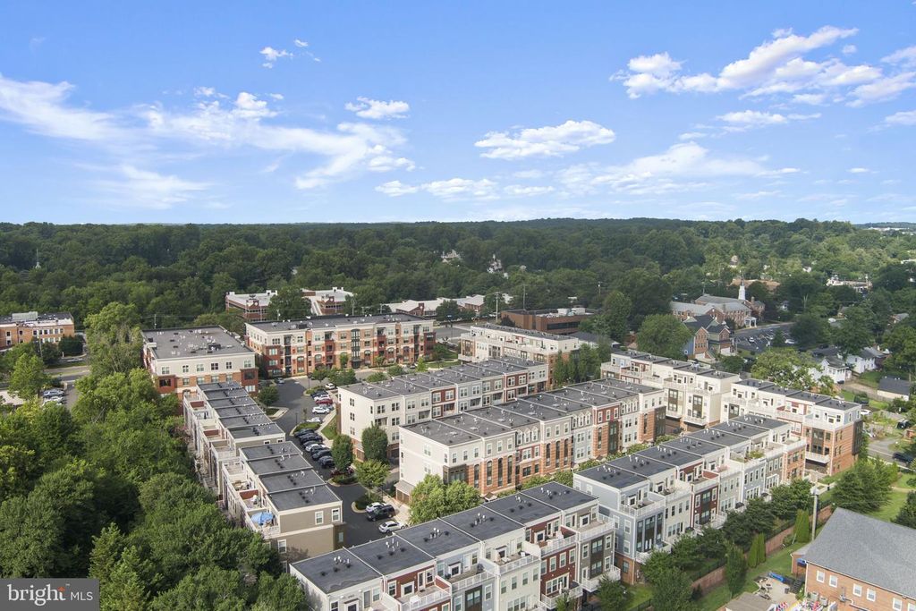 3989 NORTON PL #105, Fairfax, VA 22030
