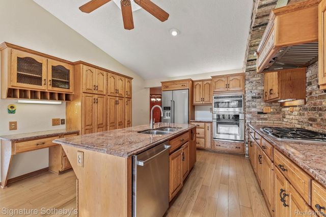 6571 Deer Ridge Drive, Independence Charter Township, MI 48348