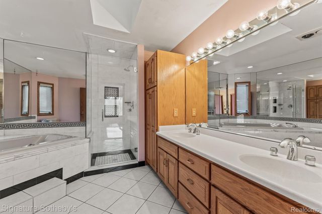 6571 Deer Ridge Drive, Independence Charter Township, MI 48348