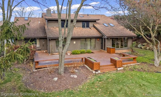 6571 Deer Ridge Drive, Independence Charter Township, MI 48348