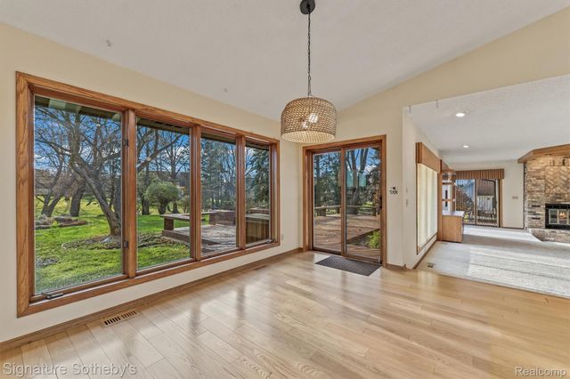 6571 Deer Ridge Drive, Independence Charter Township, MI 48348