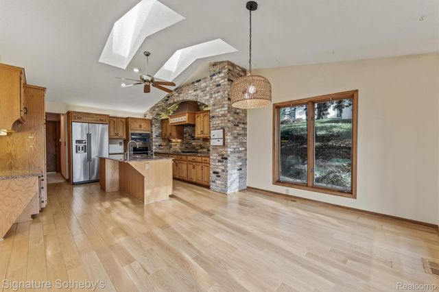 6571 Deer Ridge Drive, Independence Charter Township, MI 48348