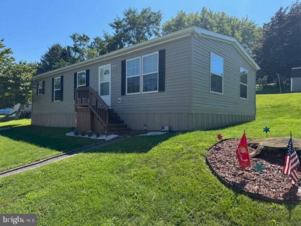 708 PRIMROSE LN, Ephrata, PA 17522