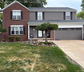 38798 Covington Drive, Wayne, MI 48184