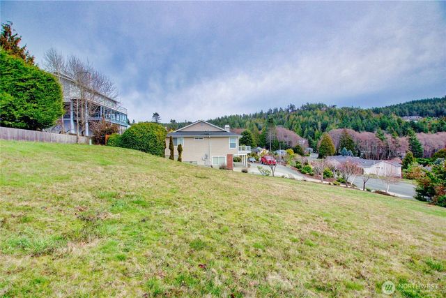 4512 Queen Ann Way, Anacortes, WA 98221