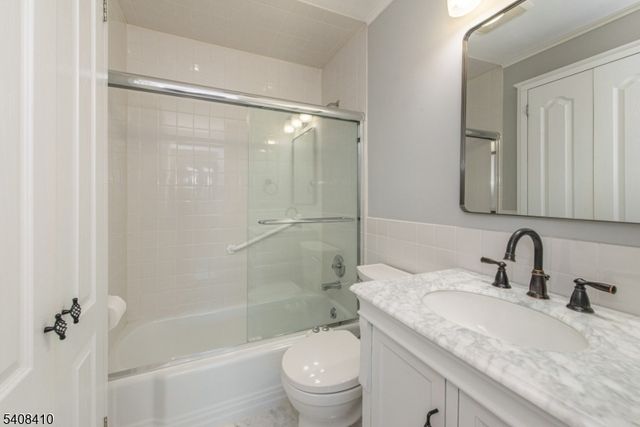 9 Robert Dr, East Hanover Twp., NJ 07936