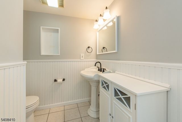 9 Robert Dr, East Hanover Twp., NJ 07936