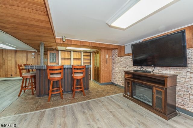 9 Robert Dr, East Hanover Twp., NJ 07936